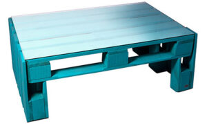 Mesas fabricadas con madera de palets para decoración exterior