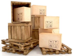 Carga de paquetes en palets de madera para e-commerce